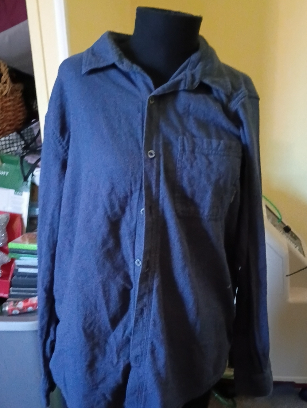 Classic Men's Blue Dress Shirt - Brand Unspecified